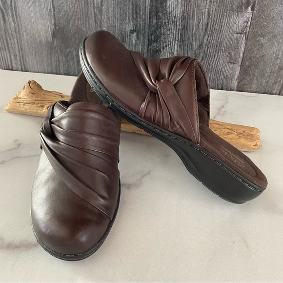 Clarks Brown Leather Mules - Picture 2 of 6